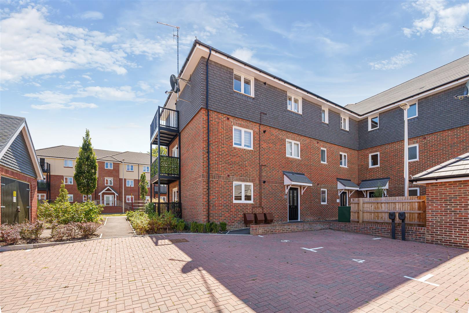 Catherwood Place, Wokingham, Berkshire, RG41 1DQ