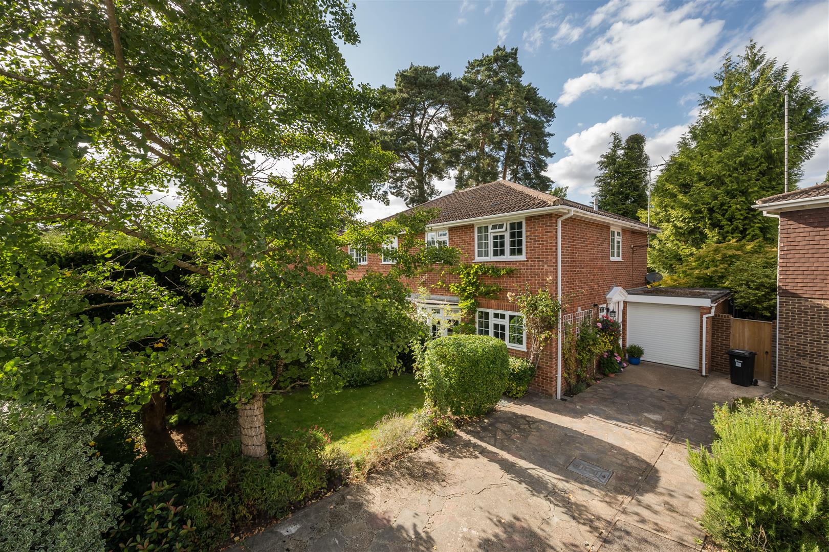 Cambrian Way, Finchampstead, Berkshire, RG40 3JF