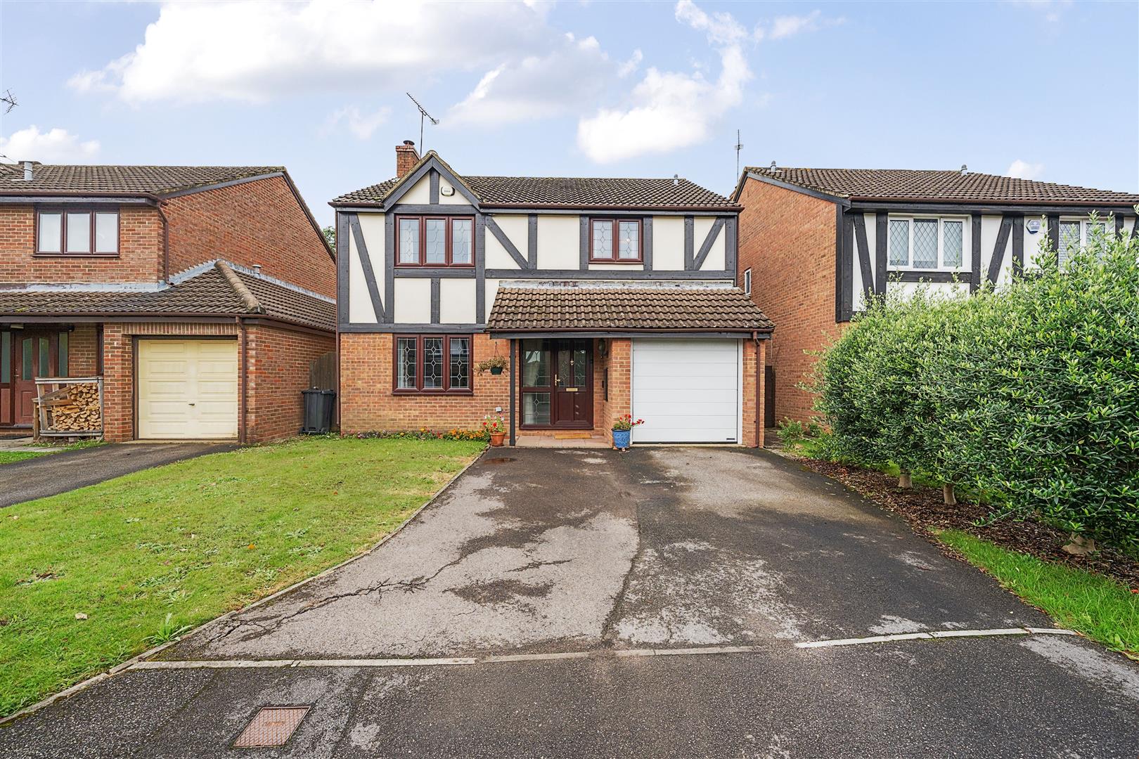 Somerville Close, Wokingham, Berkshire, RG41 4SW