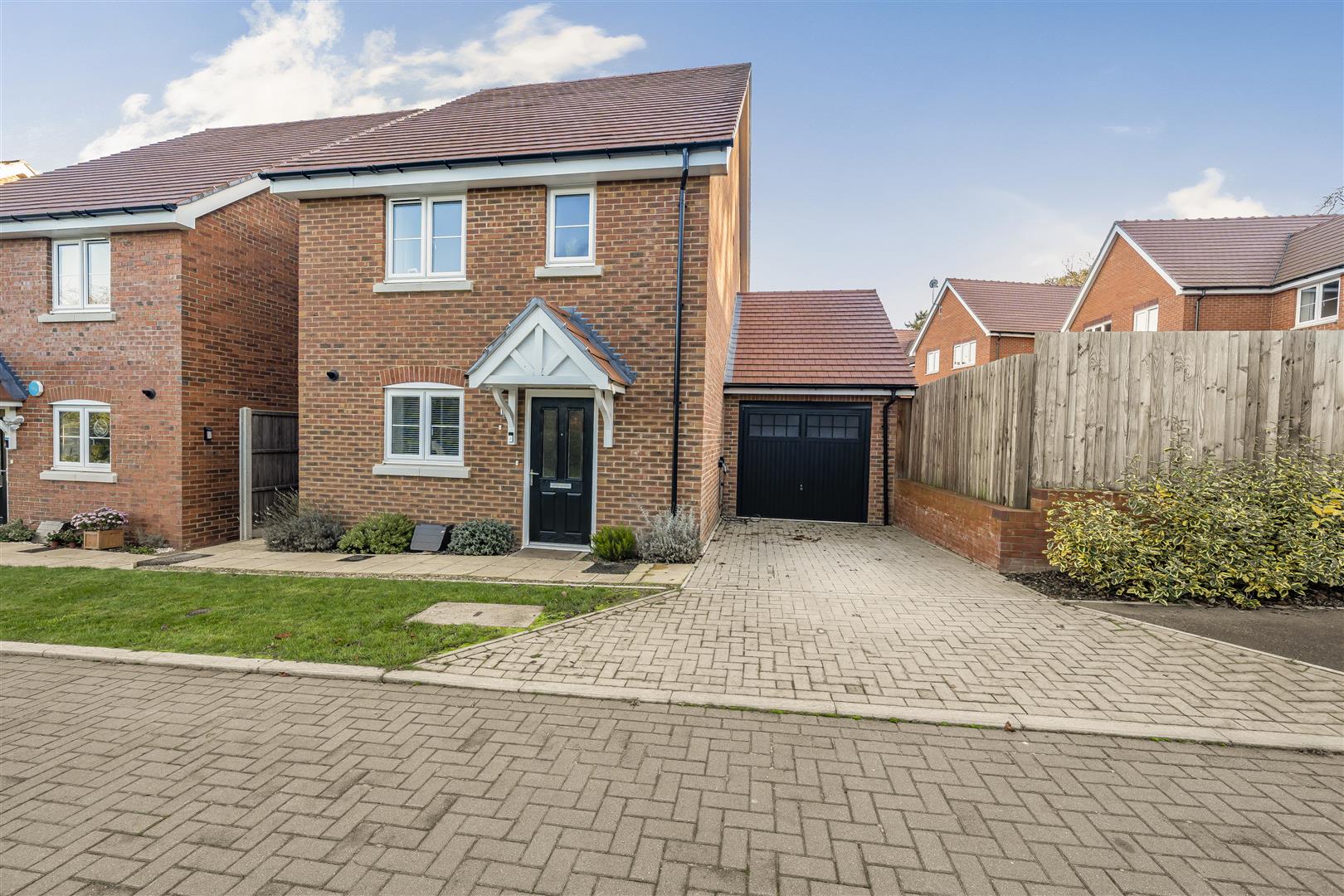 Hayward Crescent, Wokingham, Berkshire, RG40 1LS