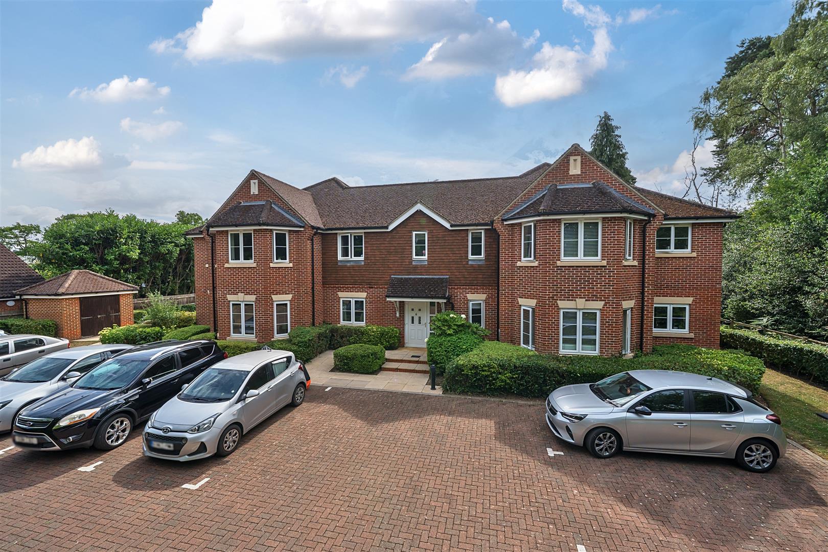 Sand Martins Court, Finchampstead Road Finchampstead, Berkshire, RG40 3JY