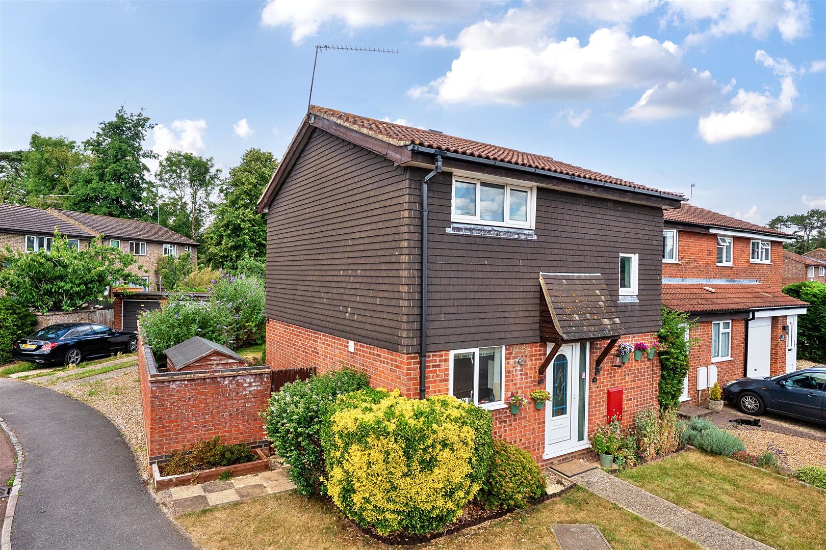 Medina Close Wokingham, Berkshire, RG41 3TZ