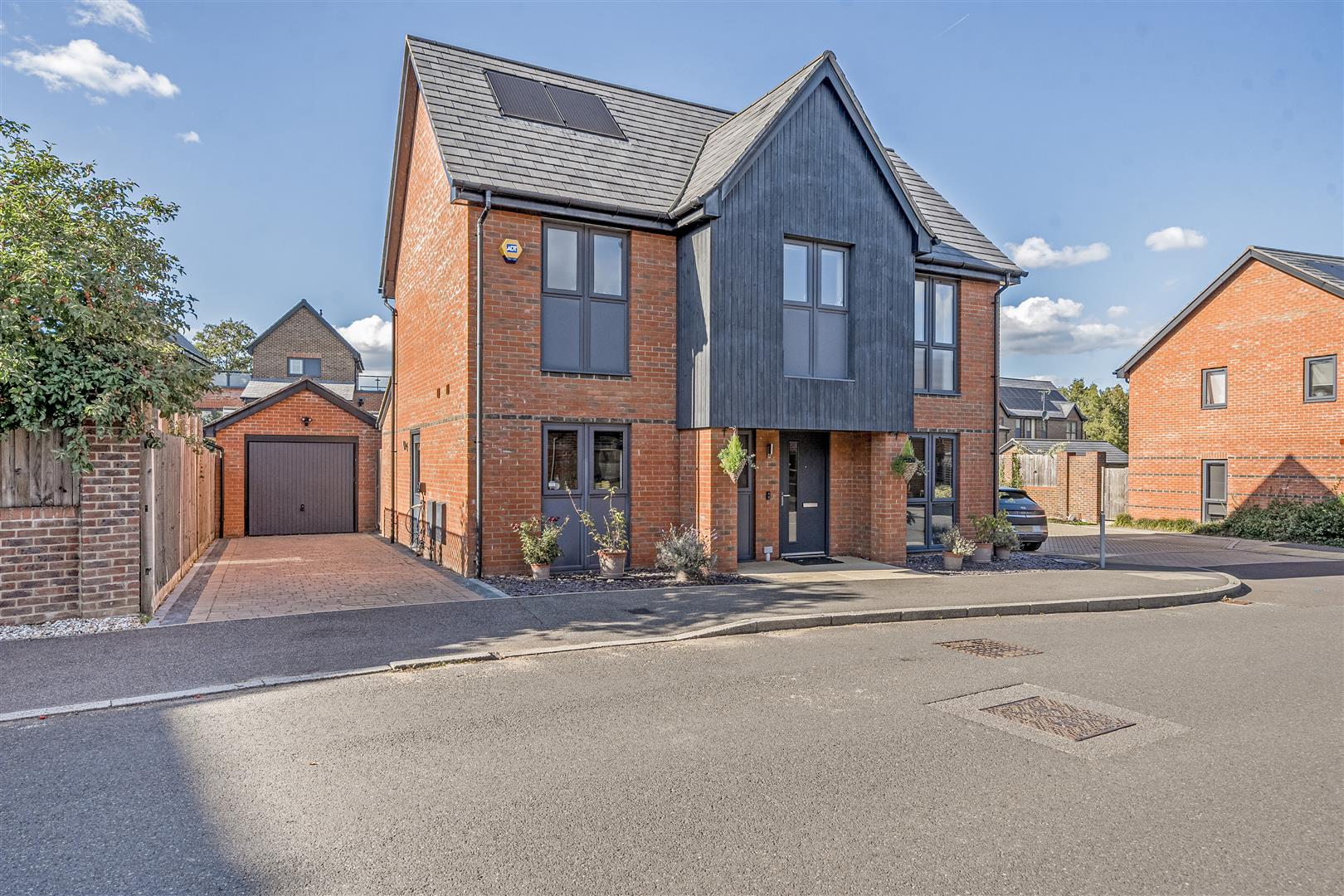 Oak Drive, Arborfield Green, Berkshire, RG2 9GJ