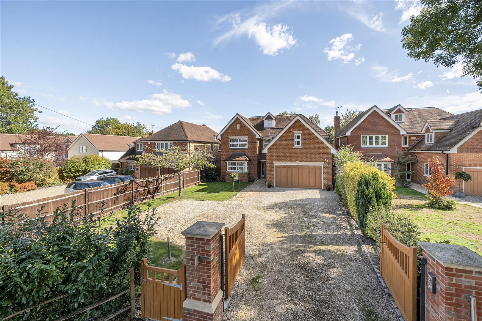 Nash Grove Lane, Finchampstead, Berkshire, RG40 4HF