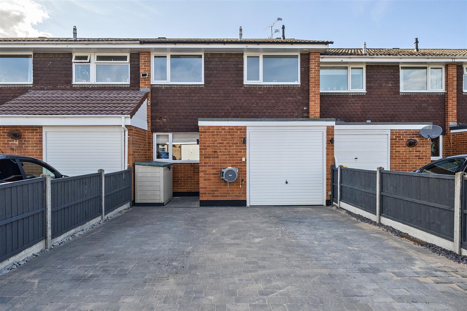 Willowdale, Finchampstead, Berkshire, RG40 4UF