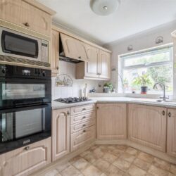 Foxcote Finchampstead, Berkshire, RG40 3PG
