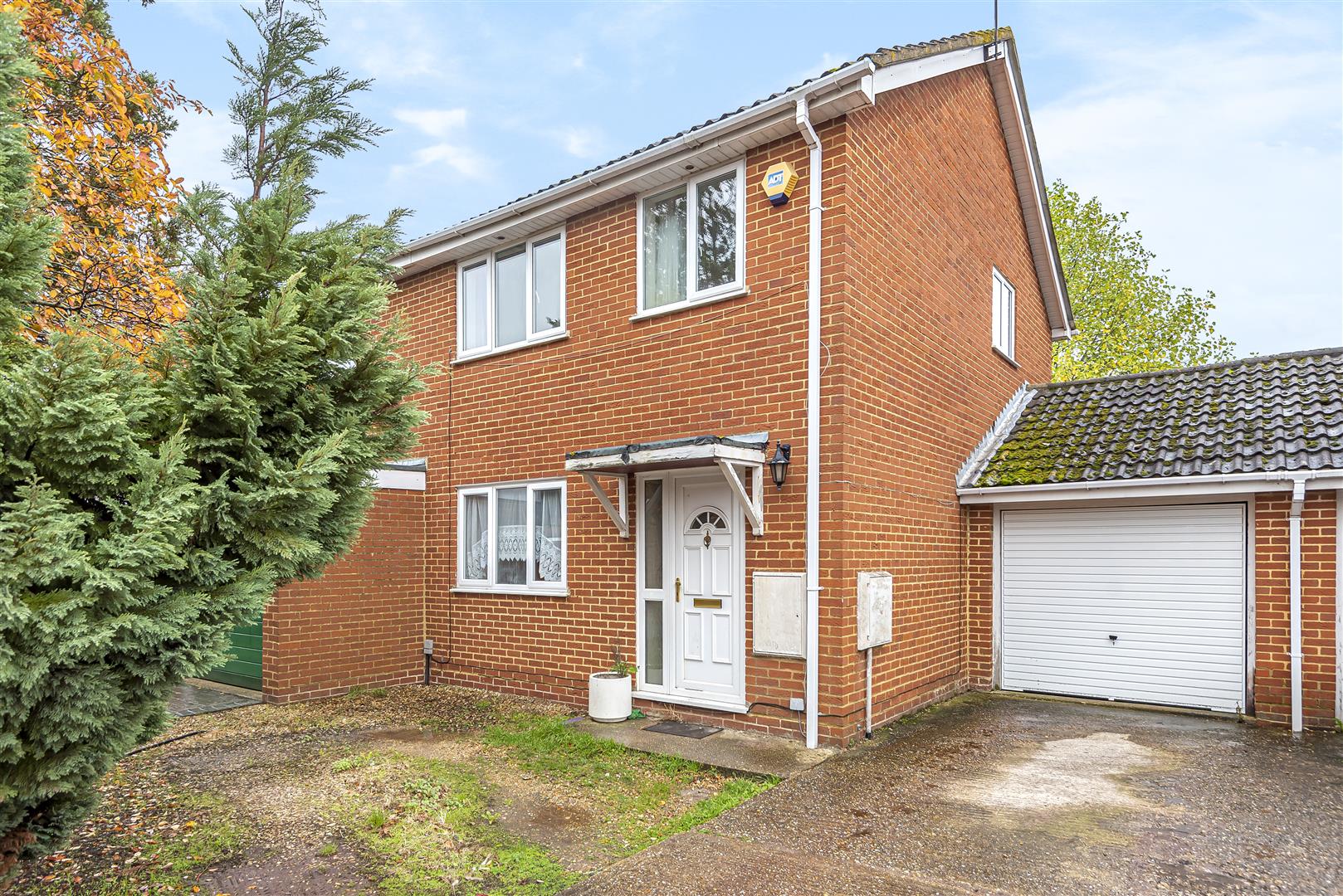 Harwich Close, Lower Earley, Berkshire, RG6 3UD