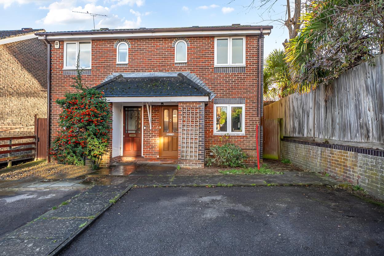 Stephen Close, Twyford, Berkshire, RG10 0XN