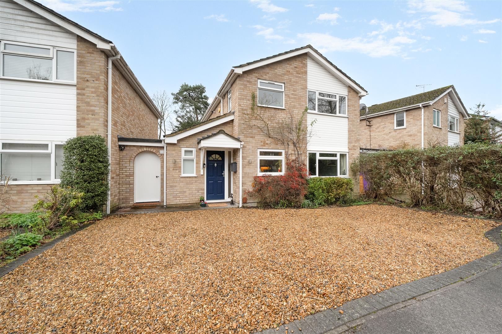 Foxcote, Finchampstead, Berkshire, RG40 3PE