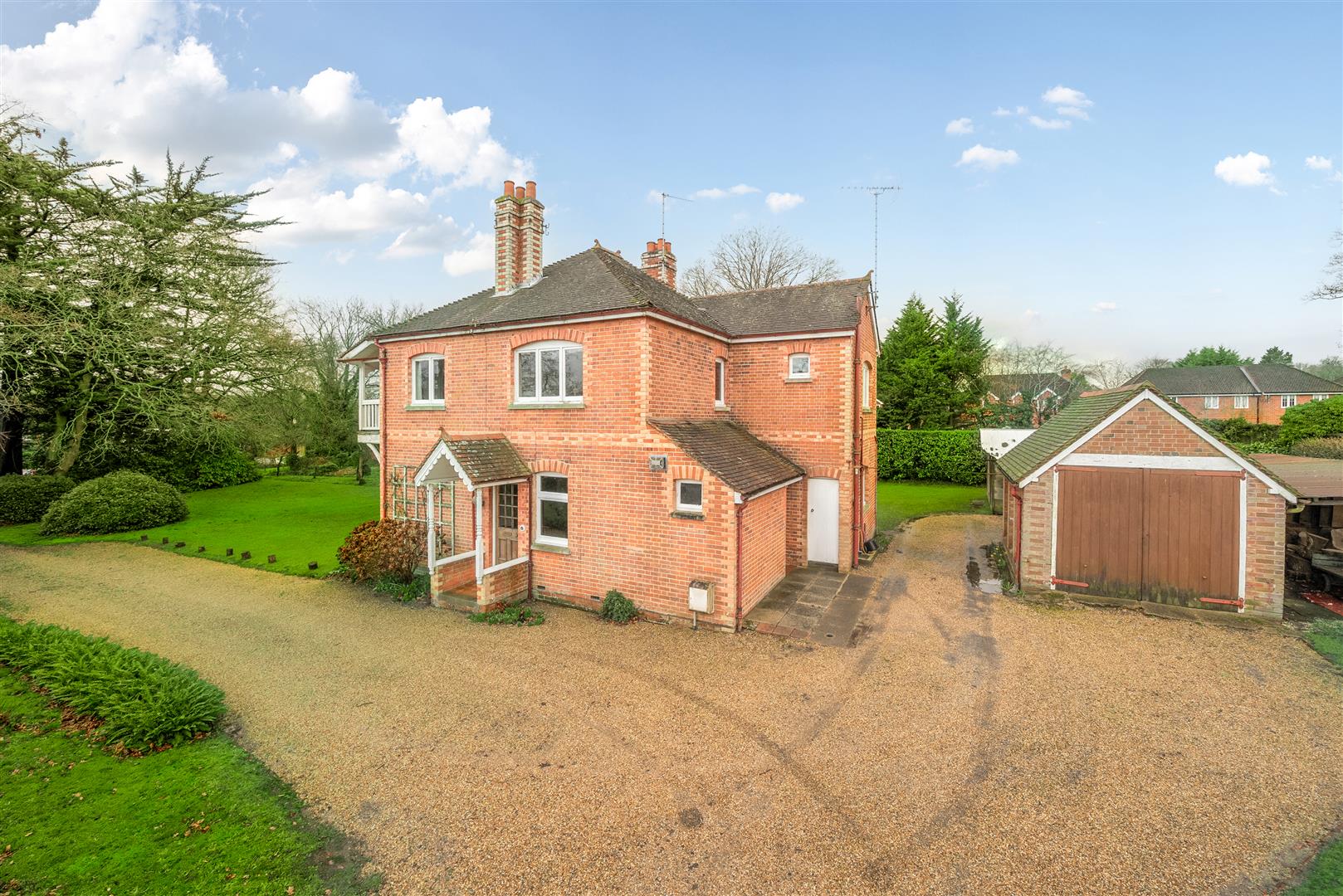 Emmbrook Road, Wokingham, Berkshire, RG41 1HF