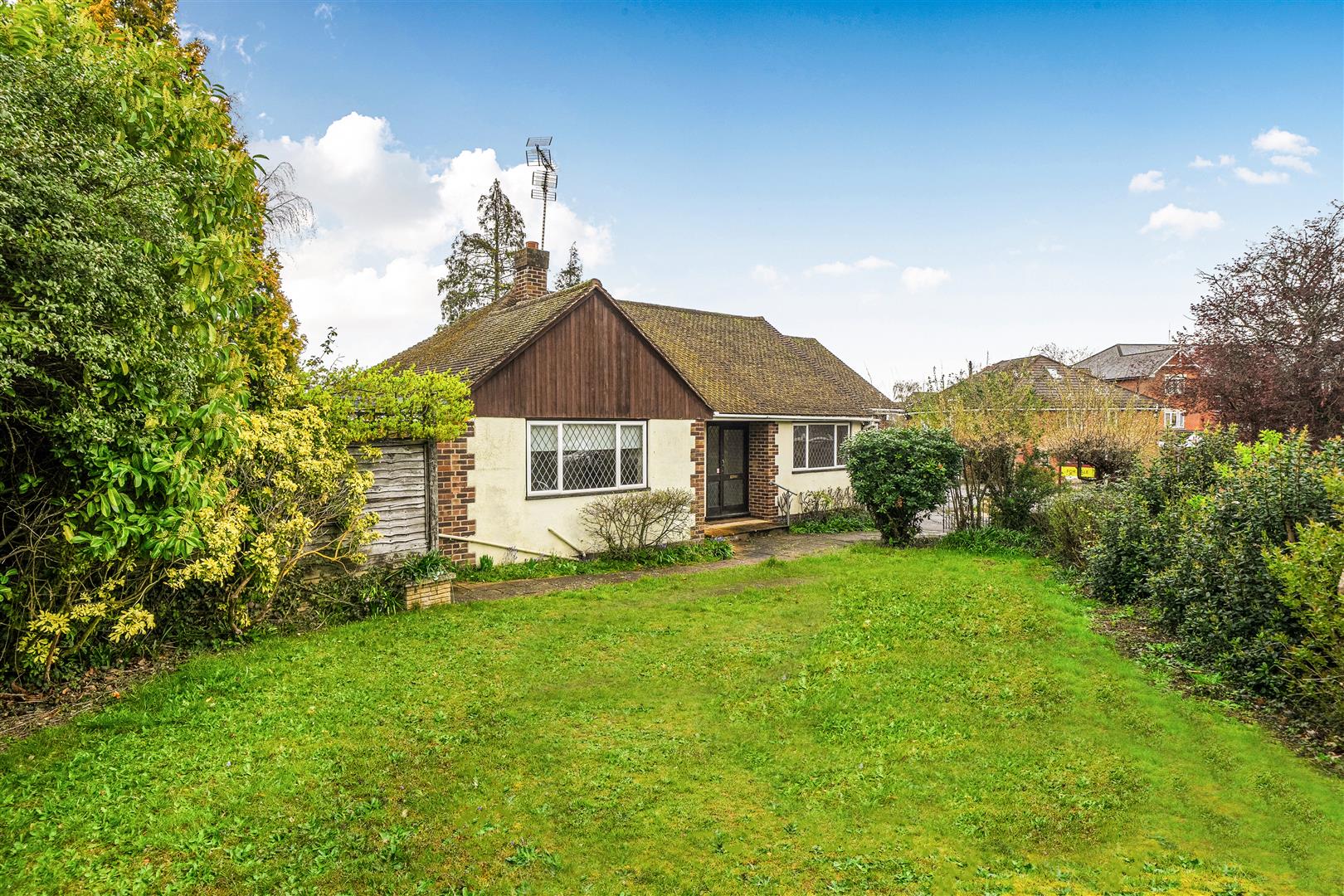 Oaklands Drive Wokingham, Berkshire, RG41 2SA