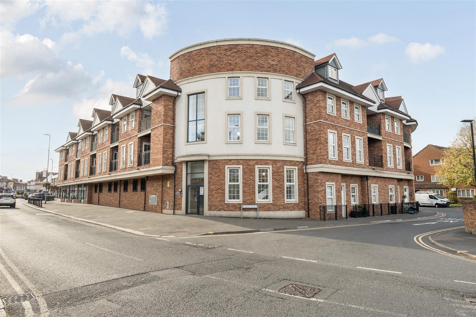 Saxons Court, Peach Street, Wokingham, Berkshire, RG40 1XH