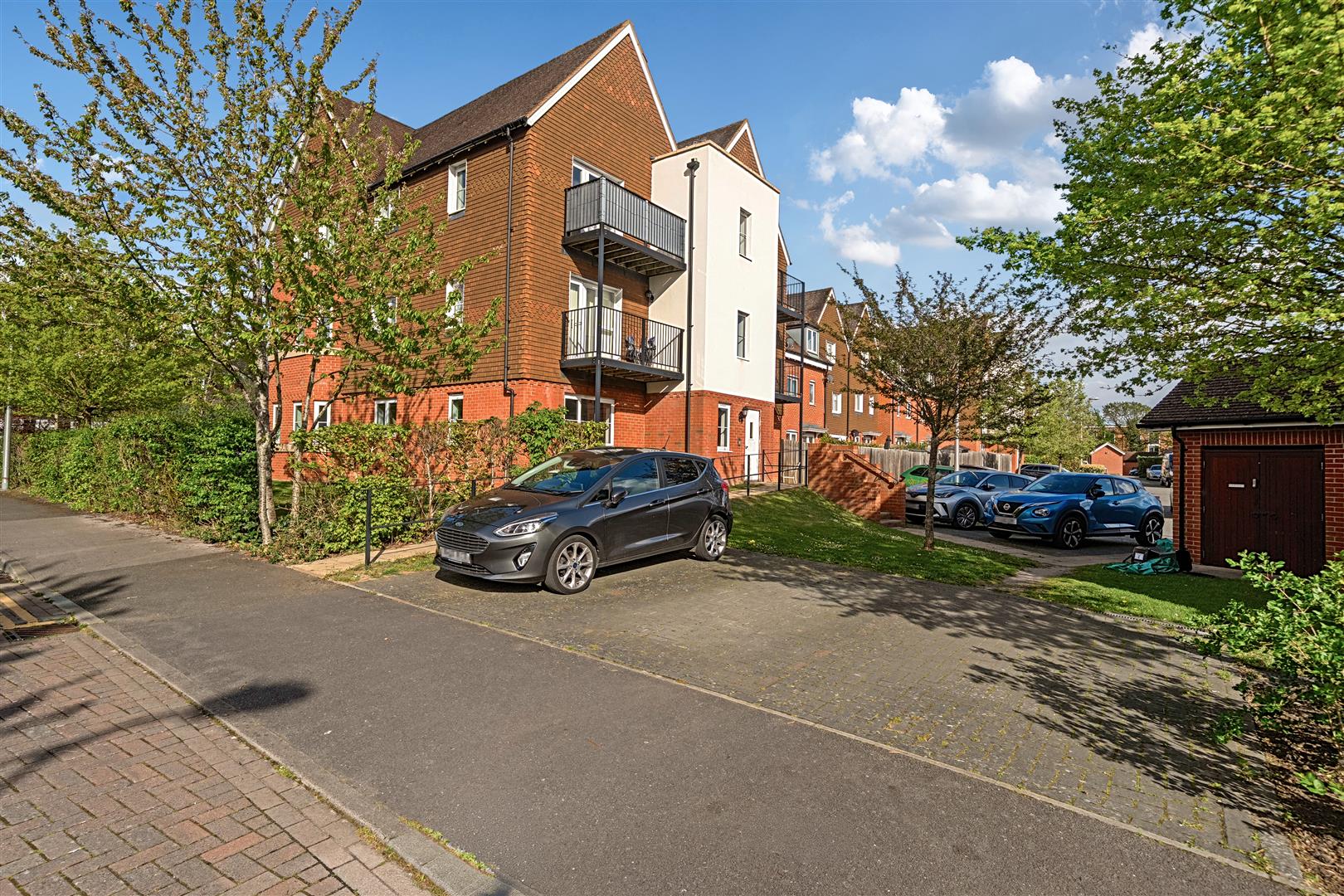 Outfield Crescent, Wokingham, Berkshire, RG40 2EU