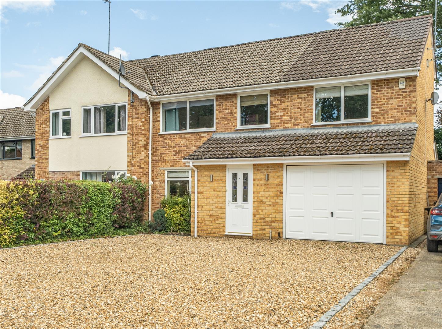 Foxcote, Finchampstead, Berkshire, RG40 3PE