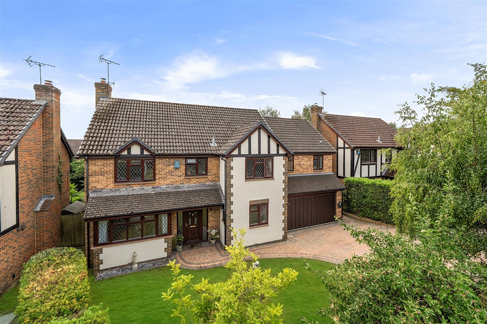 Almond Close Wokingham, Berkshire, RG41 4UU