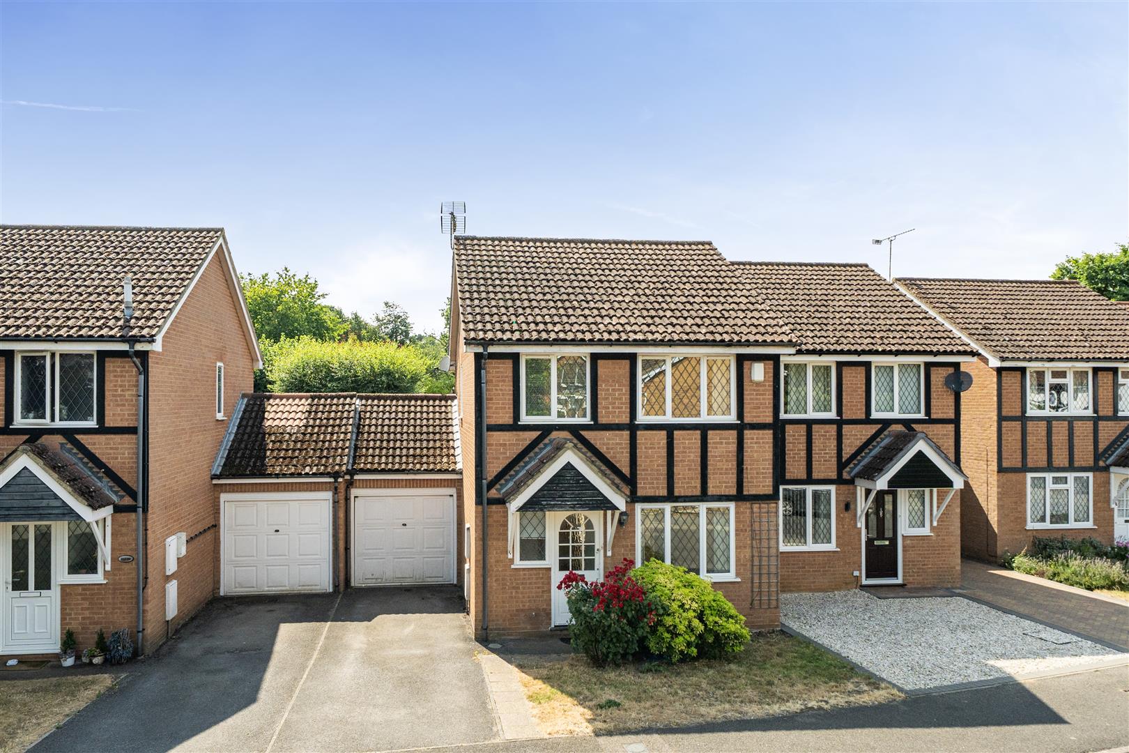 Waverley Way, Finchampstead, Berkshire, RG40 4YD