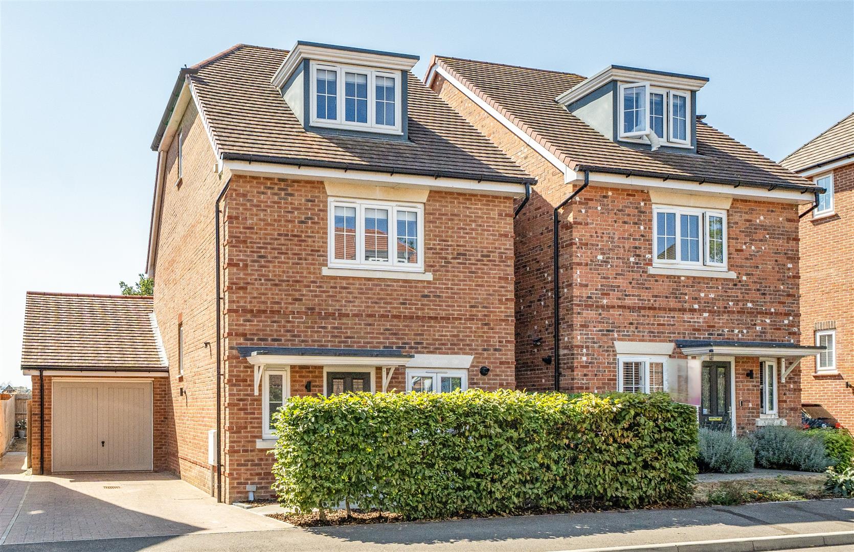 Lance Way, Arborfield Green, Berkshire, RG2 9YY