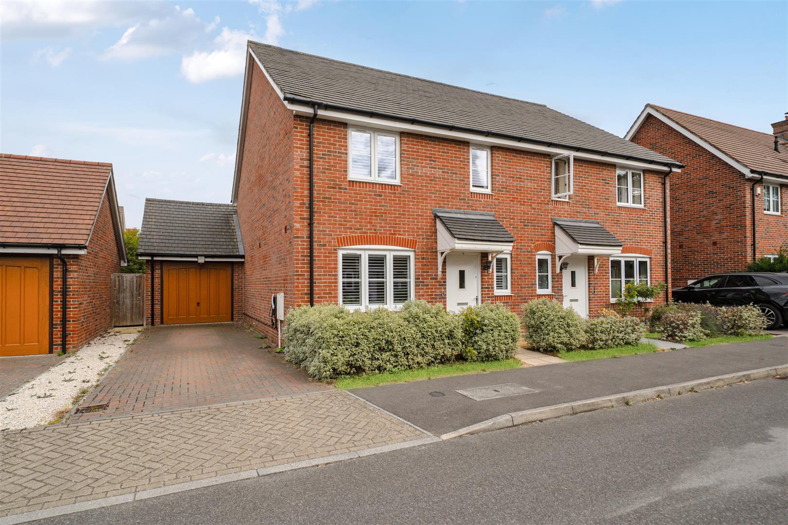 Readwin Crescent, Wokingham, Berkshire, RG40 5BD