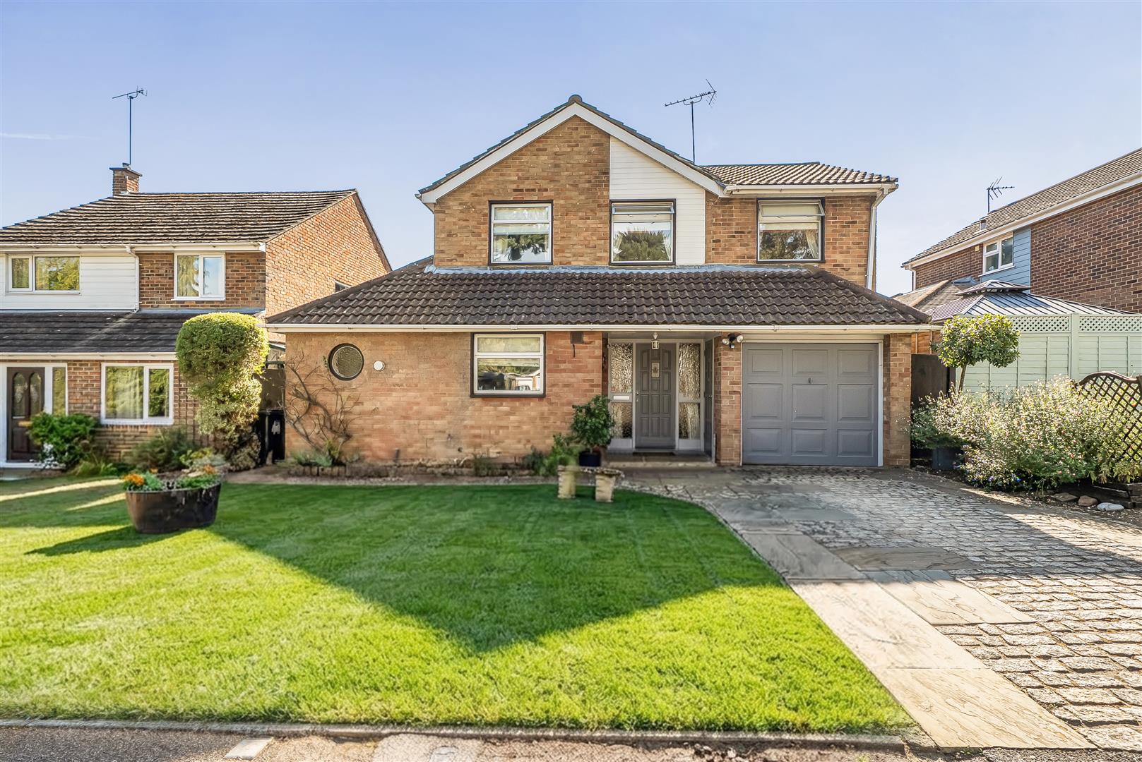 Oaklands Drive, Wokingham, Berkshire, RG41 2SB