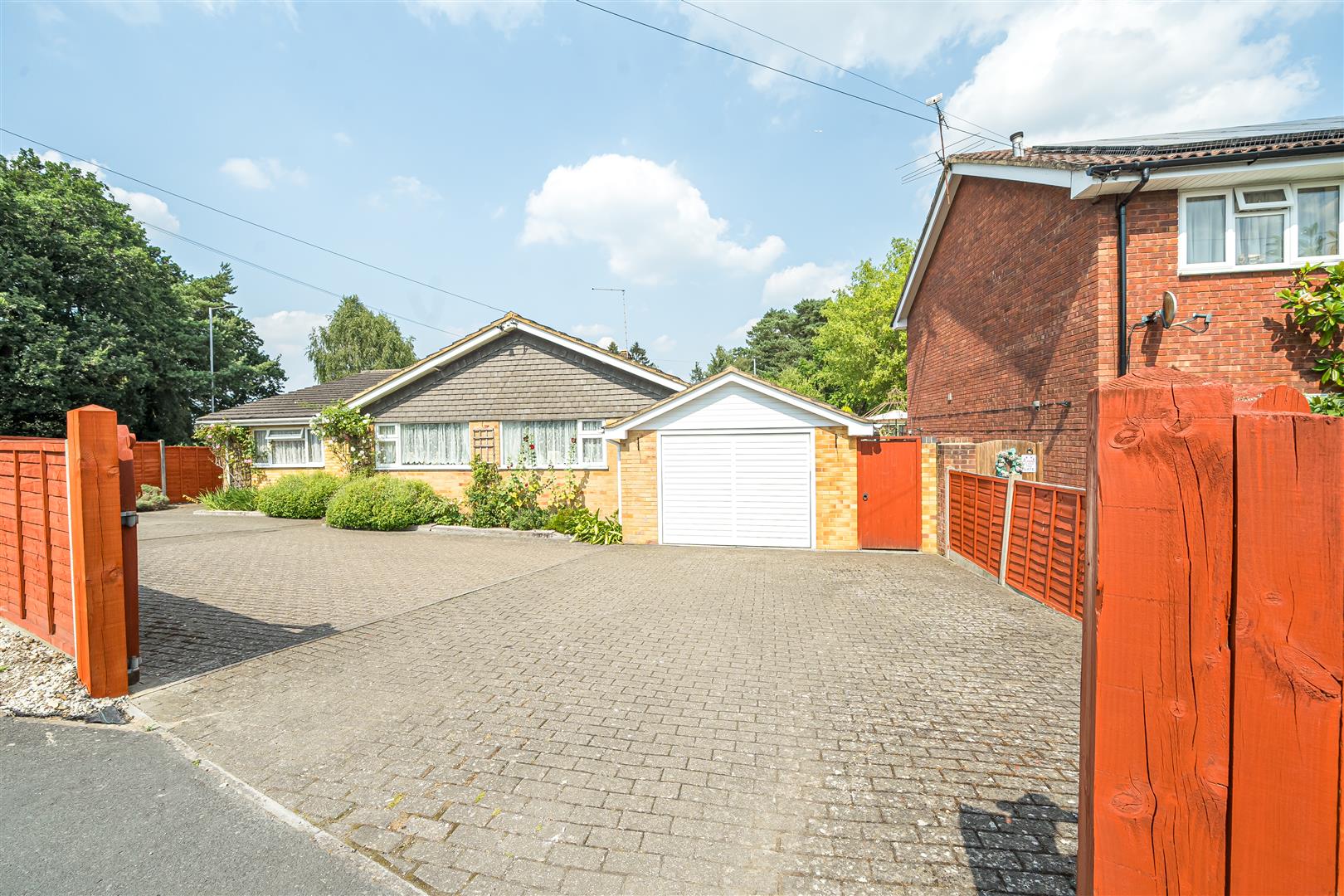 Brookers Corner, Crowthorne, Berkshire, RG45 7DS