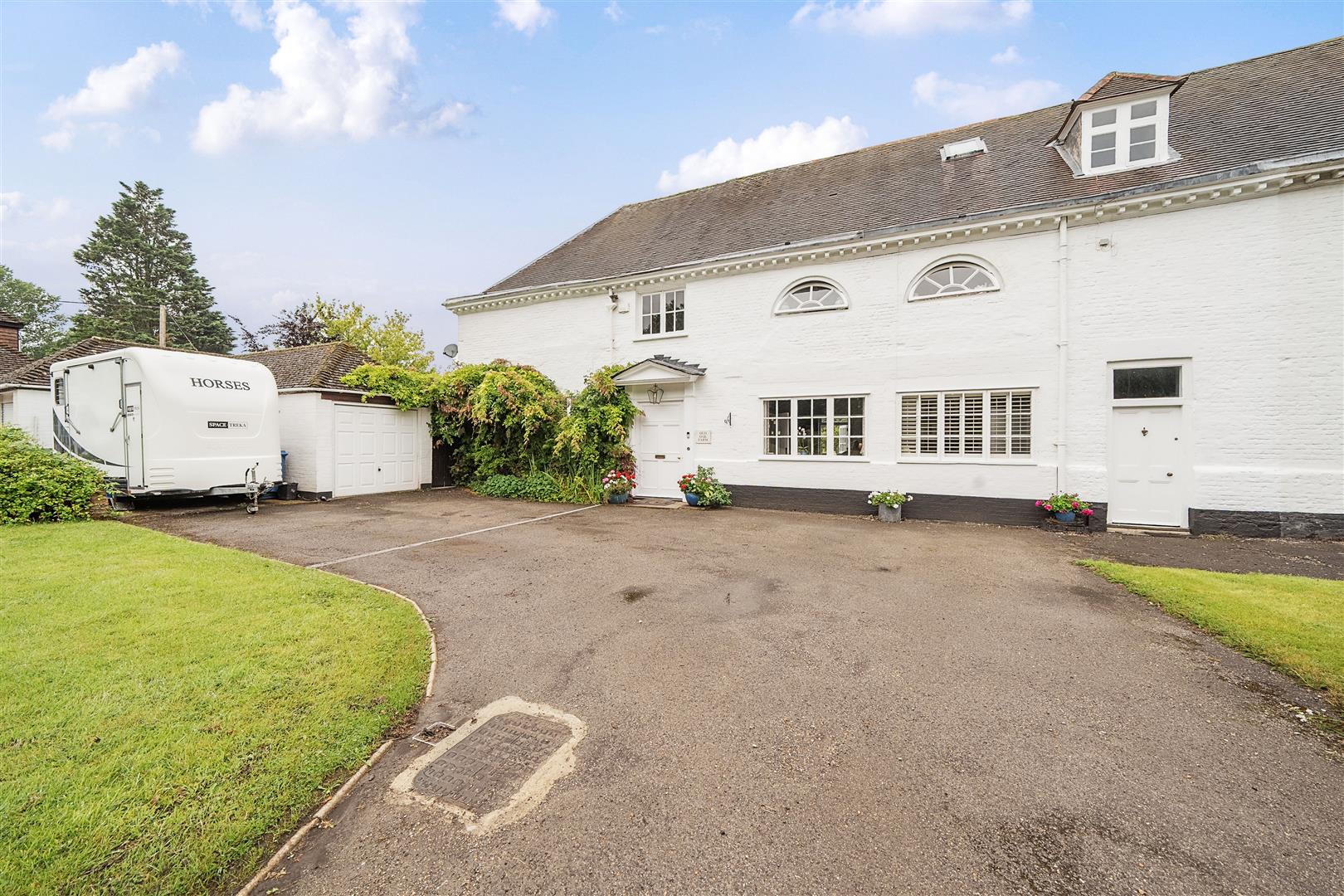 Old Oak Farm, West Road, Wokingham, Berkshire, RG40 3DL