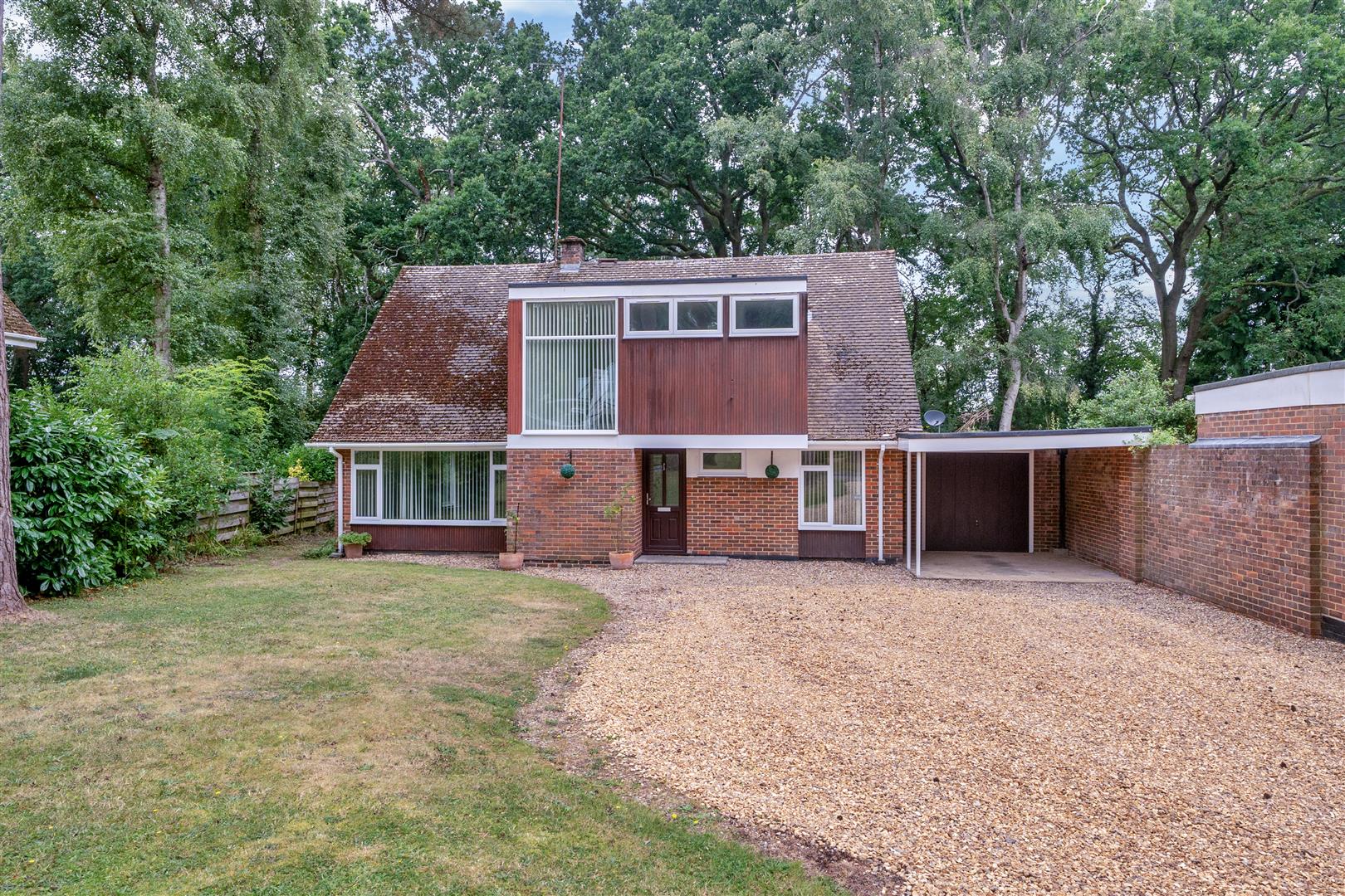 Heathermount Drive, Crowthorne, Berkshire, RG45 6HJ