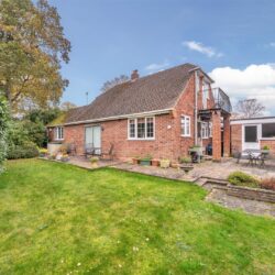 Farm Close Crowthorne, Berkshire, RG45 6SE