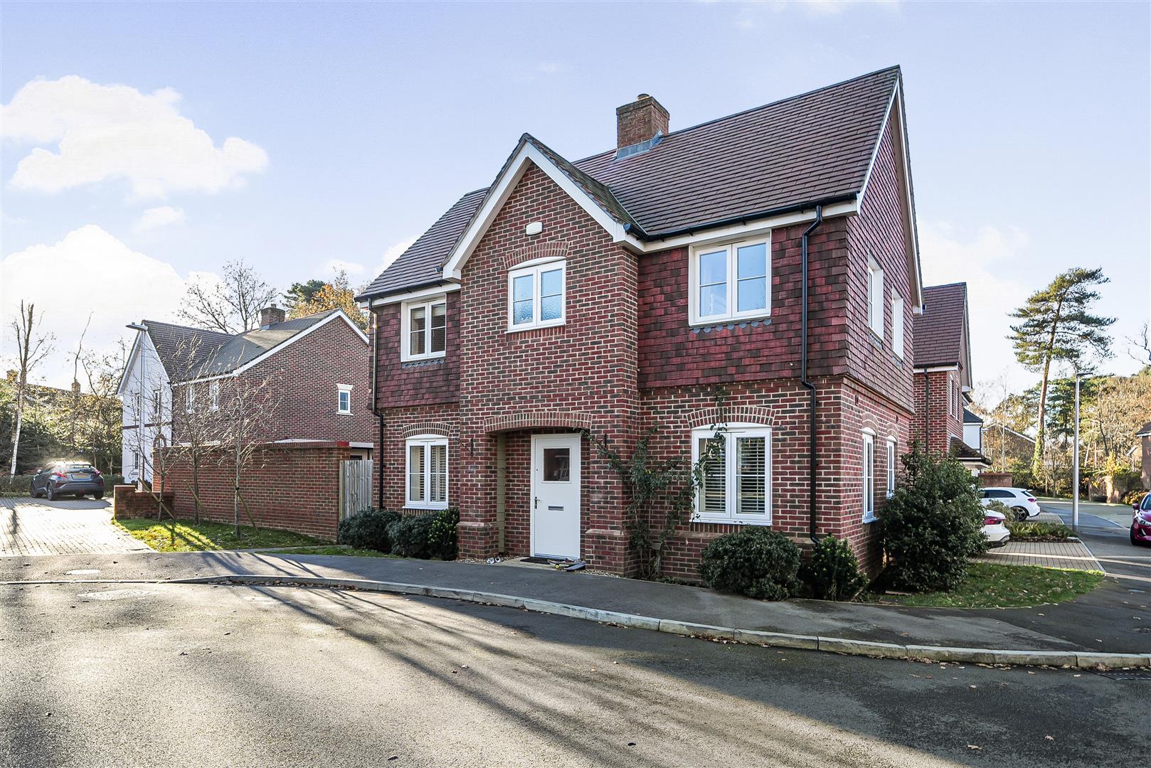 Dove Close, Crowthorne, Berkshire, RG45 6HF