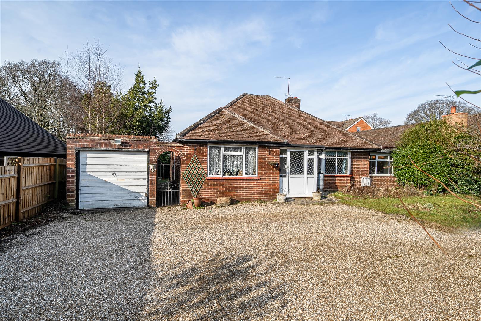 Ellis Road Crowthorne, Berkshire, RG45 6PT