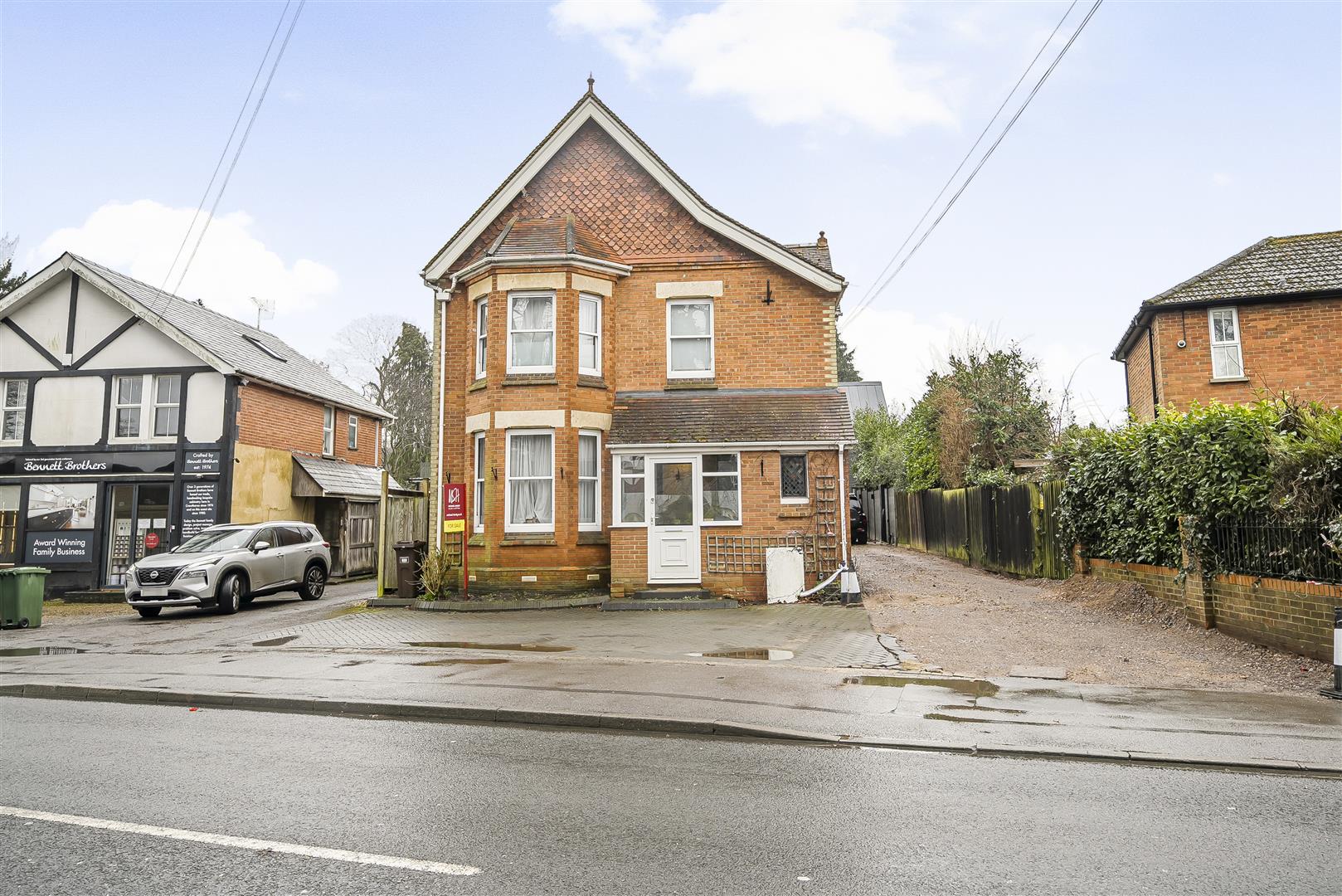 Sandhurst Road, Crowthorne, Berkshire, RG45 7HR