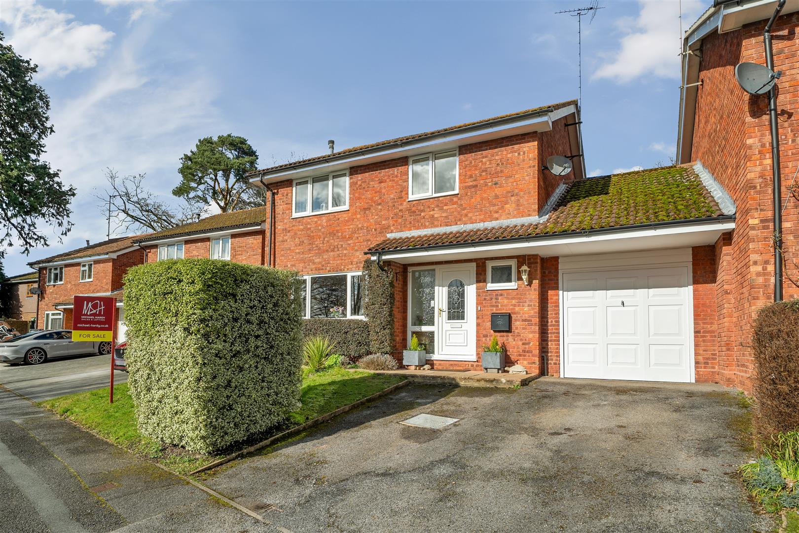 Squirrel Close, Sandhurst, Berkshire, GU47 9DL