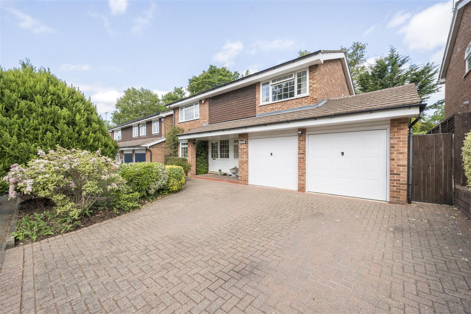 Llangar Grove, Crowthorne, Berkshire, RG45 6EA