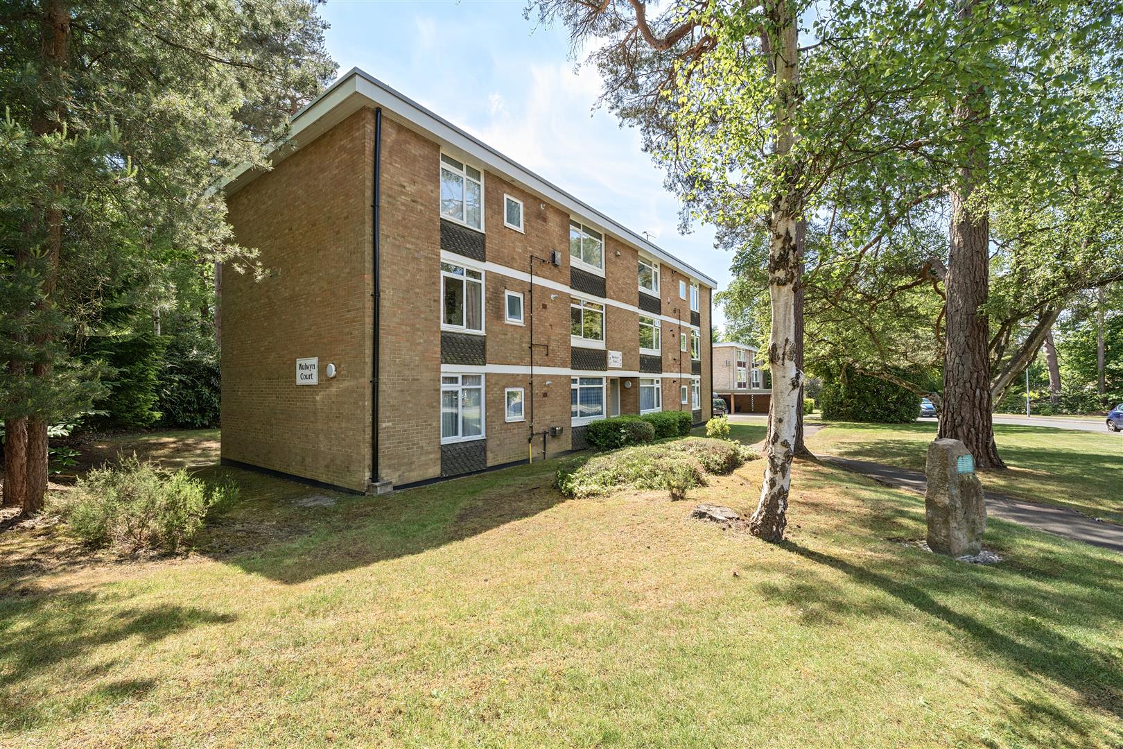 Wulwyn Court, Linkway, Crowthorne, Berkshire, RG45 6ET