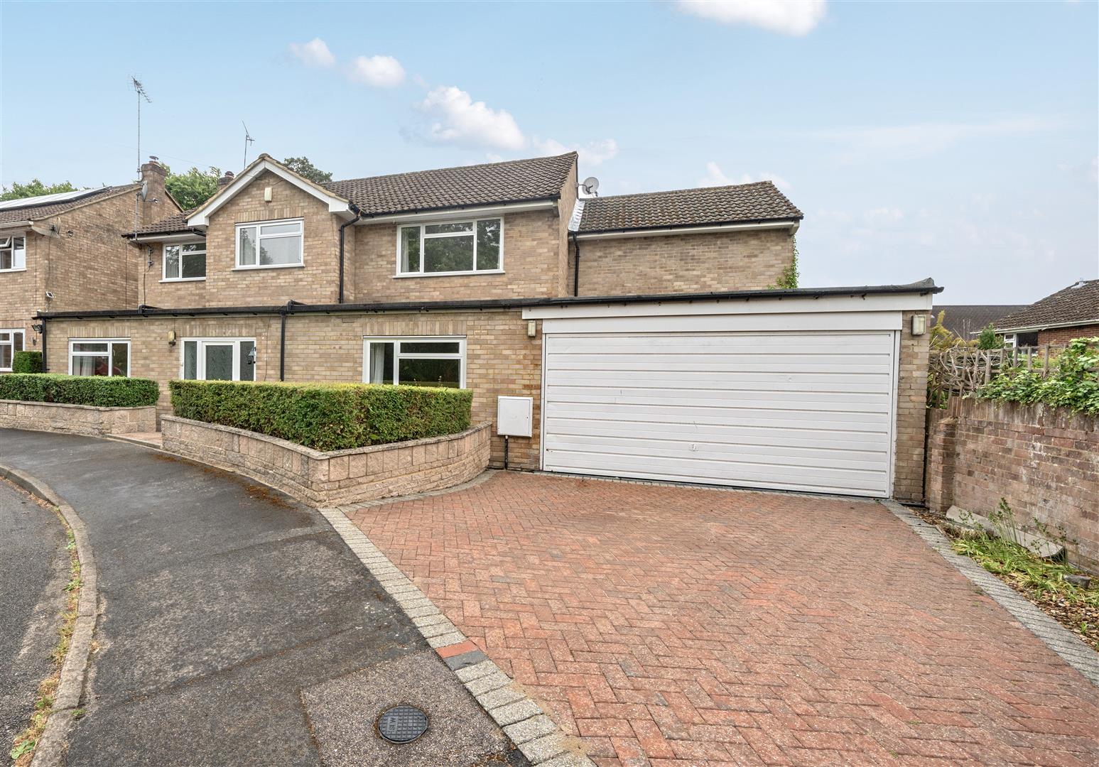 Broom Acres, Sandhurst, Berkshire, GU47 8PN