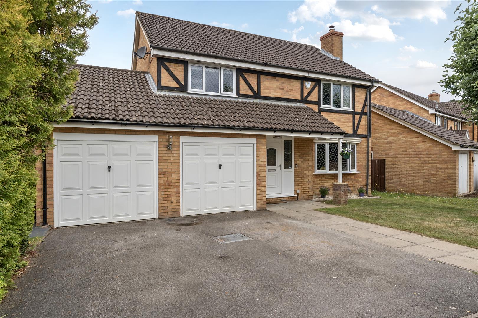 Greenfinch Close, Crowthorne, Berkshire, RG45 6TZ