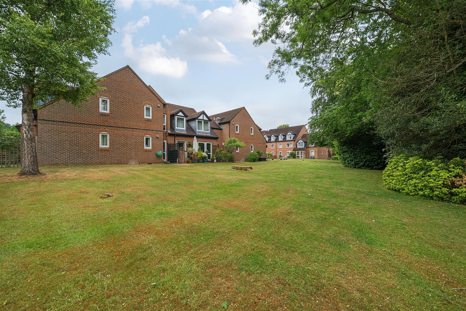 McKernan Court, High Street, Sandhurst, Berkshire, GU47 8HH