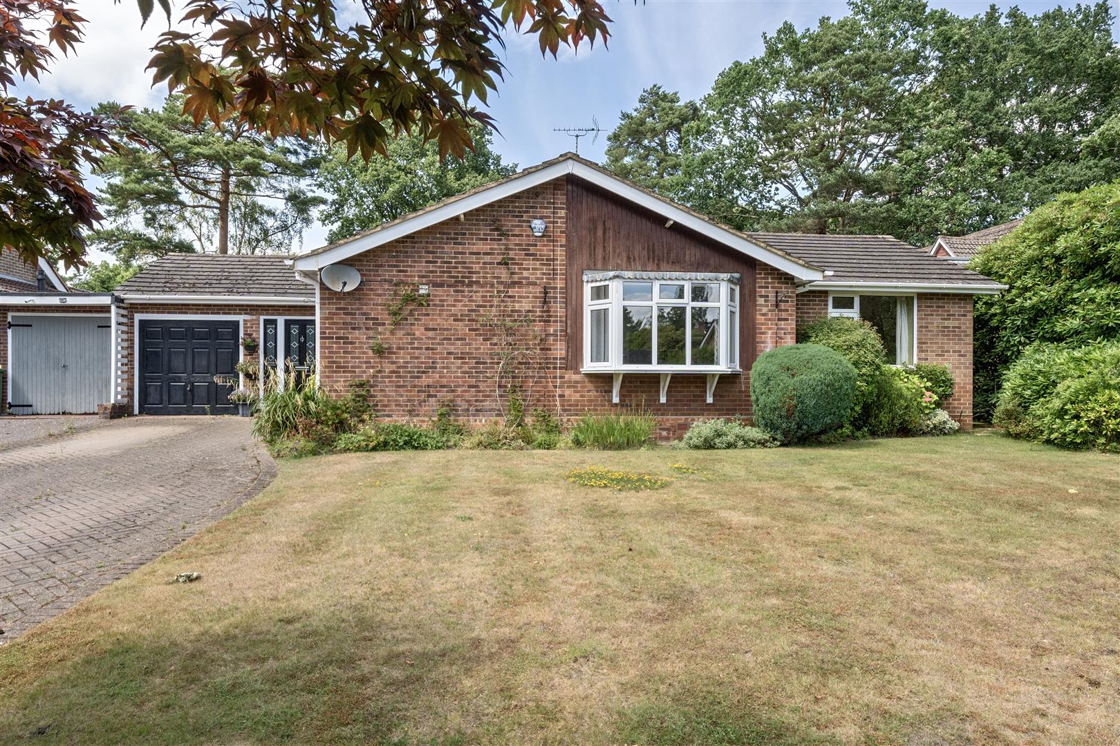 Parkway Crowthorne, Berkshire, RG45 6ER