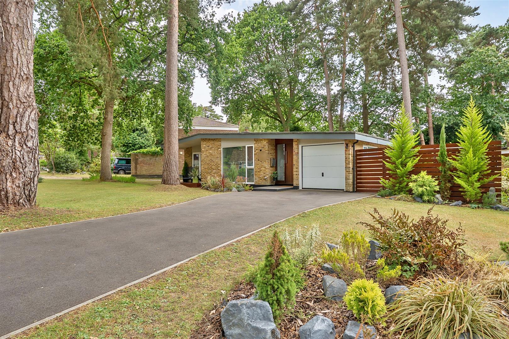 Heathermount Drive Crowthorne, Berkshire, RG45 6HJ