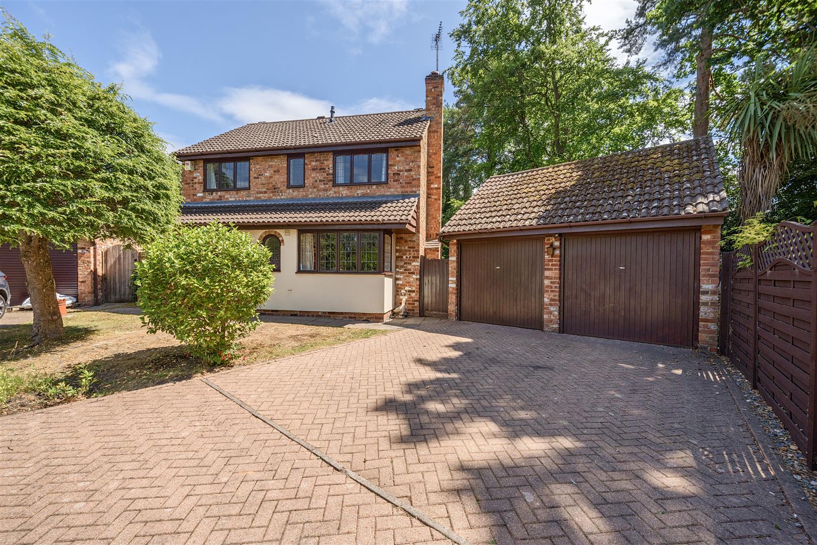 Leith Close, Crowthorne, Berkshire, RG45 6TD