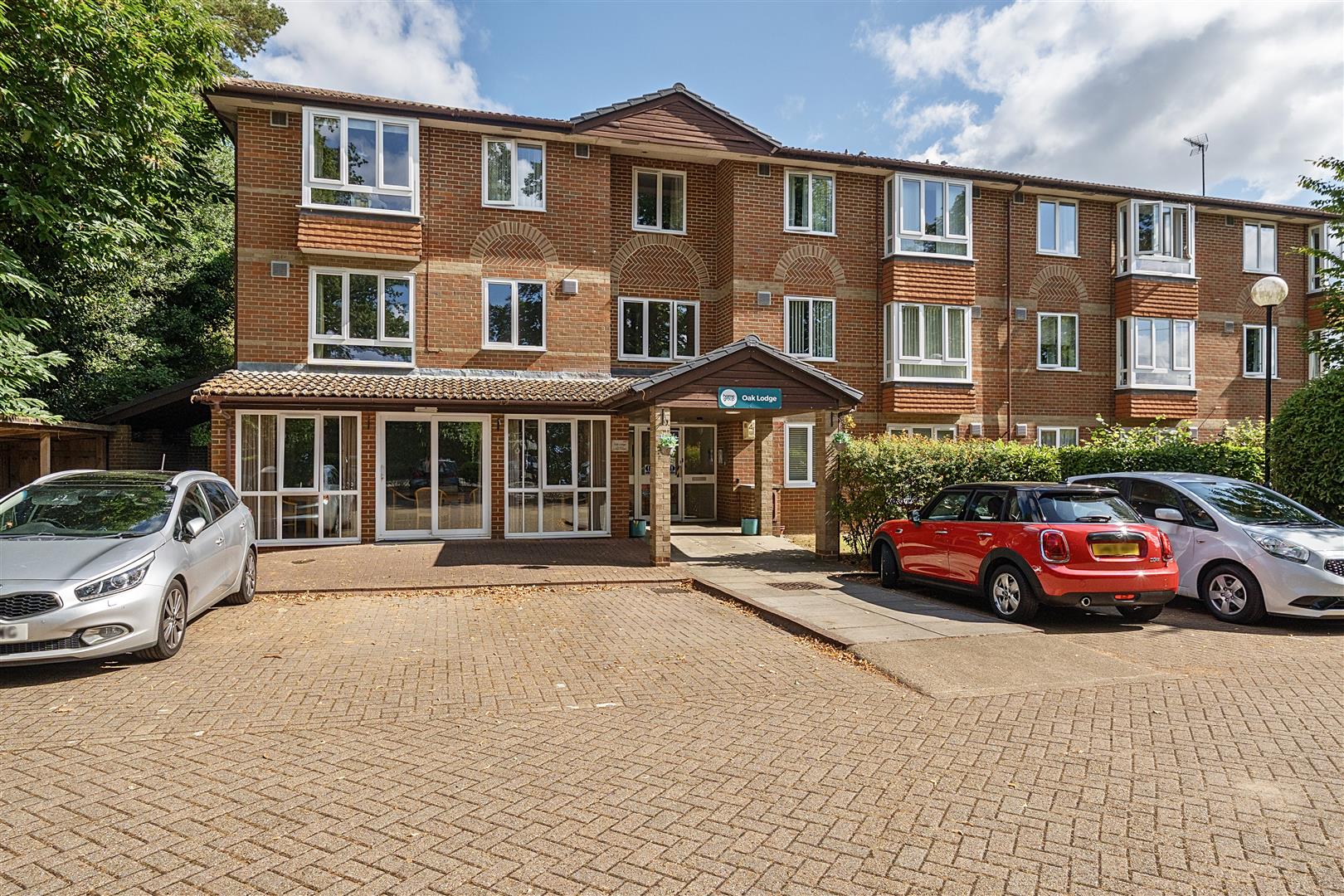 Oak Lodge, New Road, Crowthorne, Berkshire, RG45 6SL