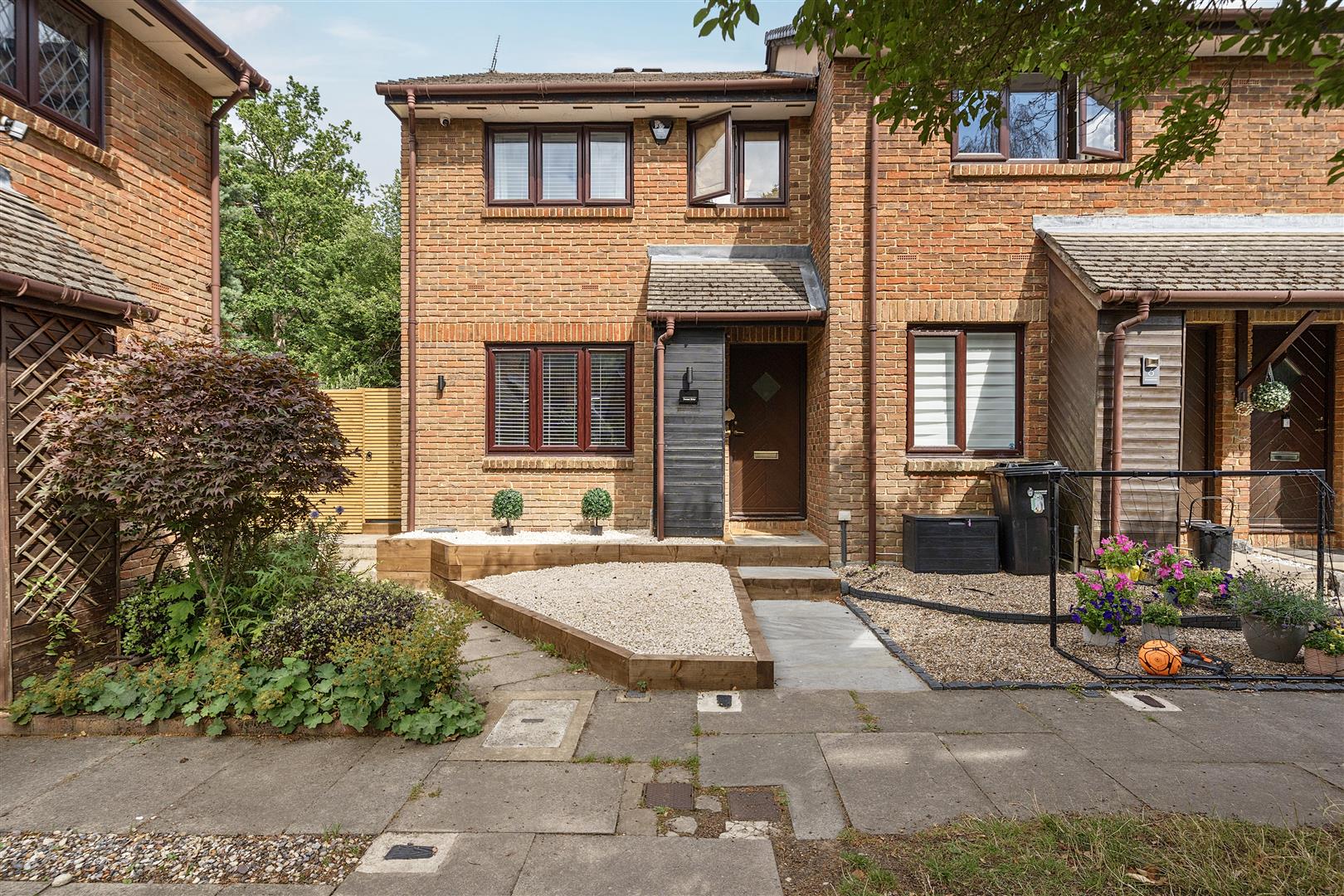 Sweet Briar Crowthorne, Berkshire, RG45 6TJ