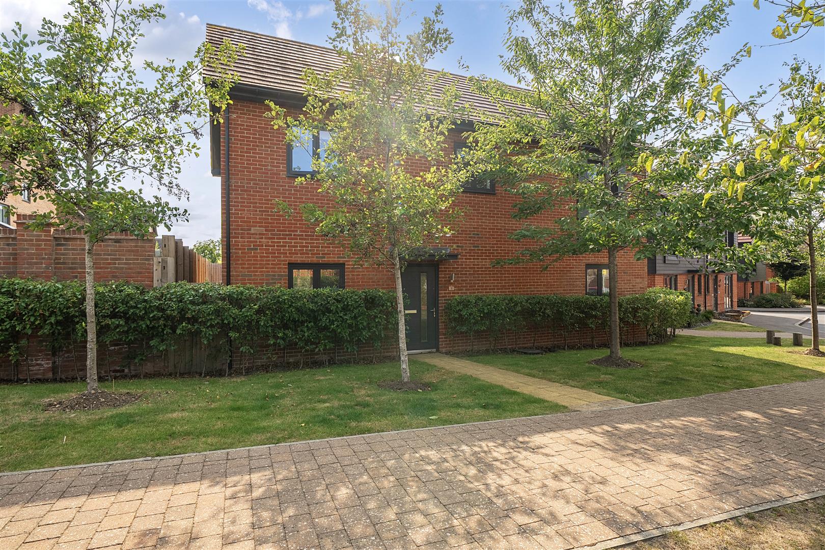 Stirling Close Crowthorne, Berkshire, RG45 6JF