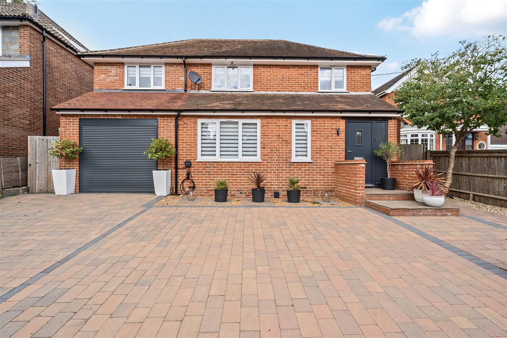 Wellington Road Crowthorne, Berkshire, RG45 7LJ