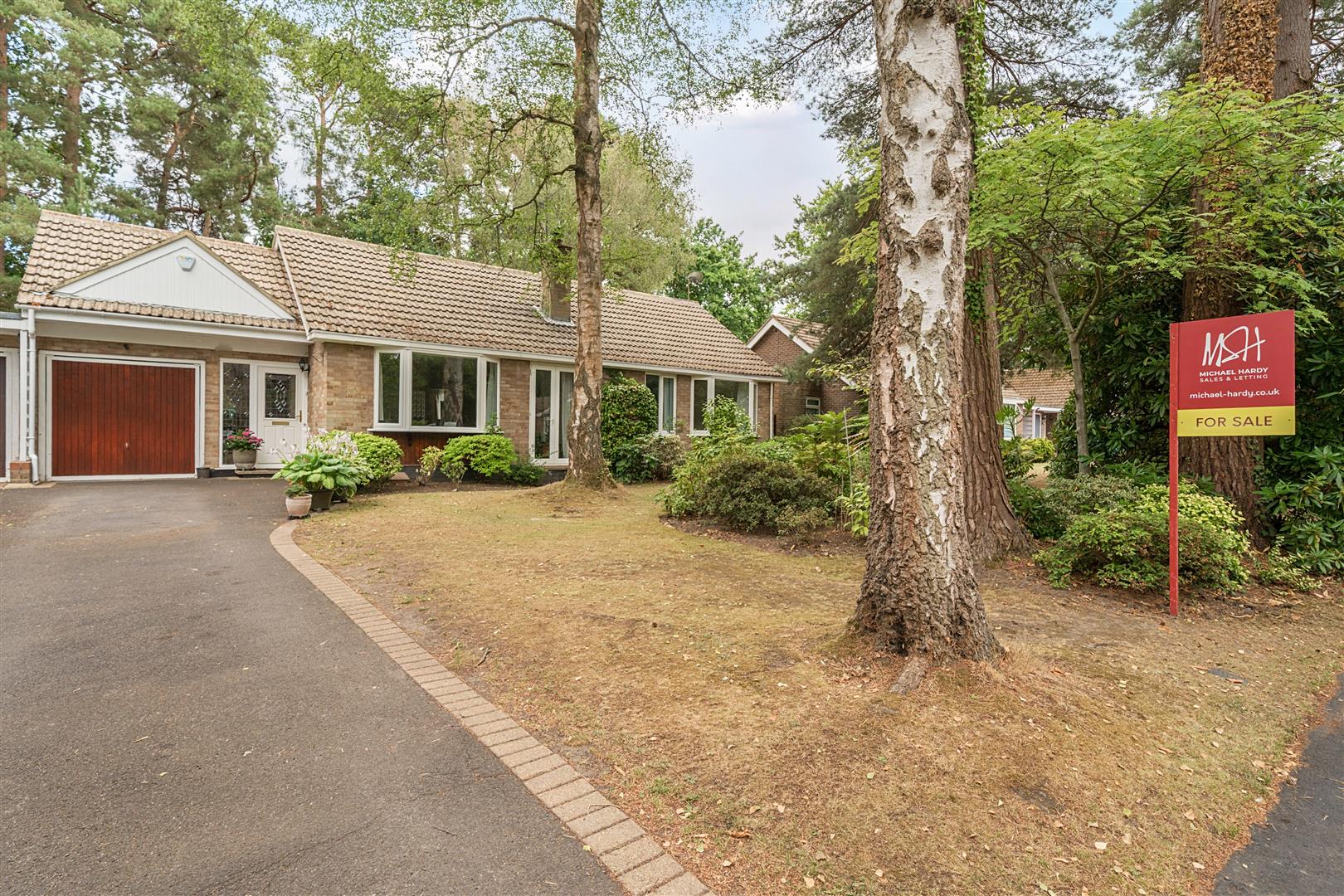 Parkway Crowthorne, Berkshire, RG45 6EW