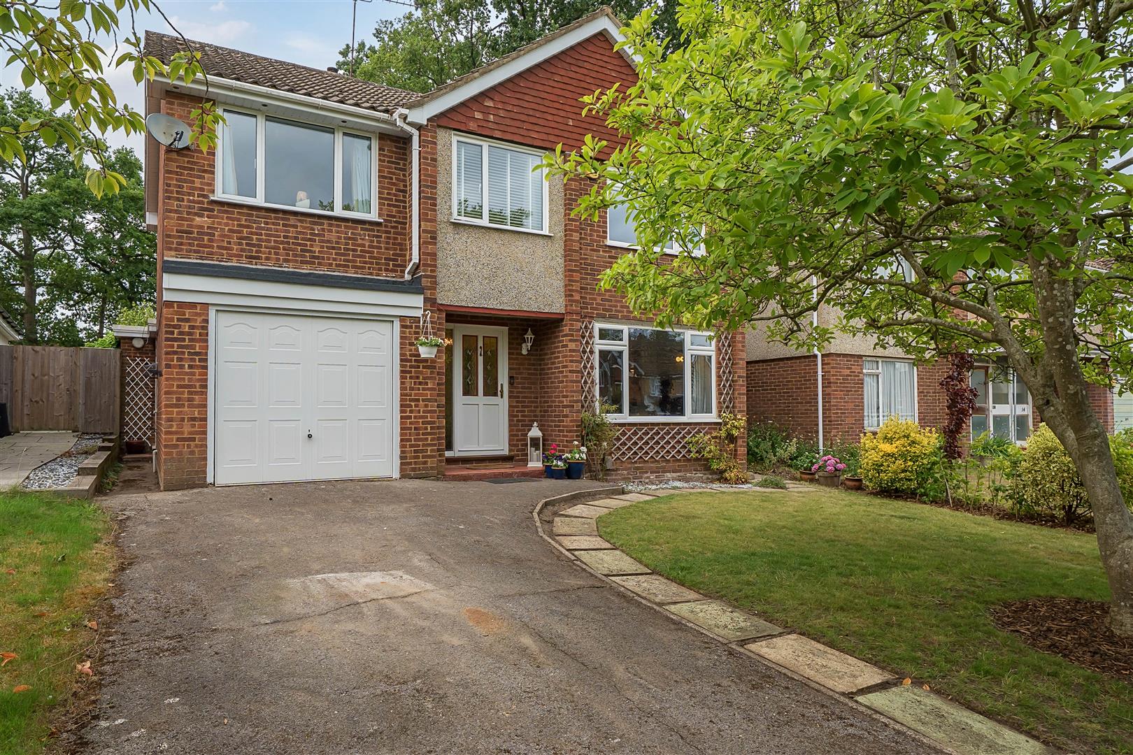 Grange Avenue, Crowthorne, Berkshire, RG45 6QG
