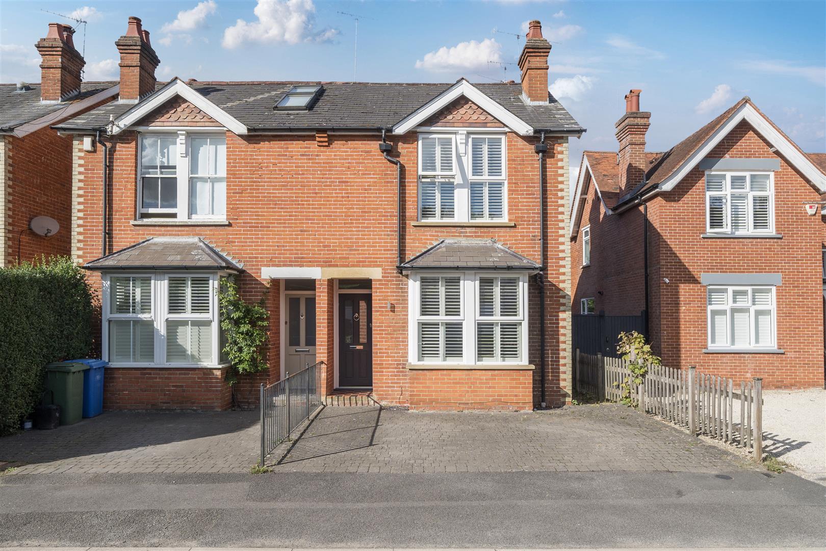 Pinehill Road, Crowthorne, Berkshire, RG45 7JE