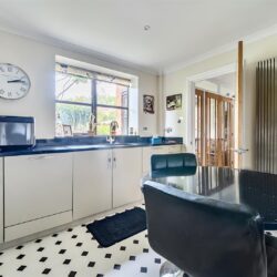 Ambarrow Farm Courtyard, Ambarrow Lane Sandhurst, Berkshire, GU47 8JE