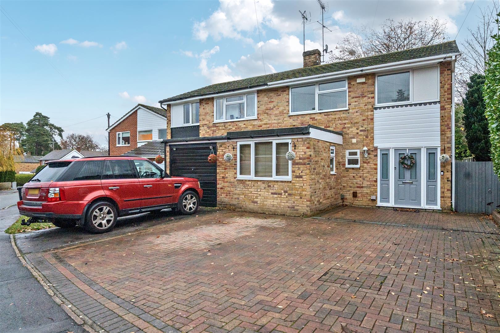 Lyneham Road Crowthorne, Berkshire RG45 6NP