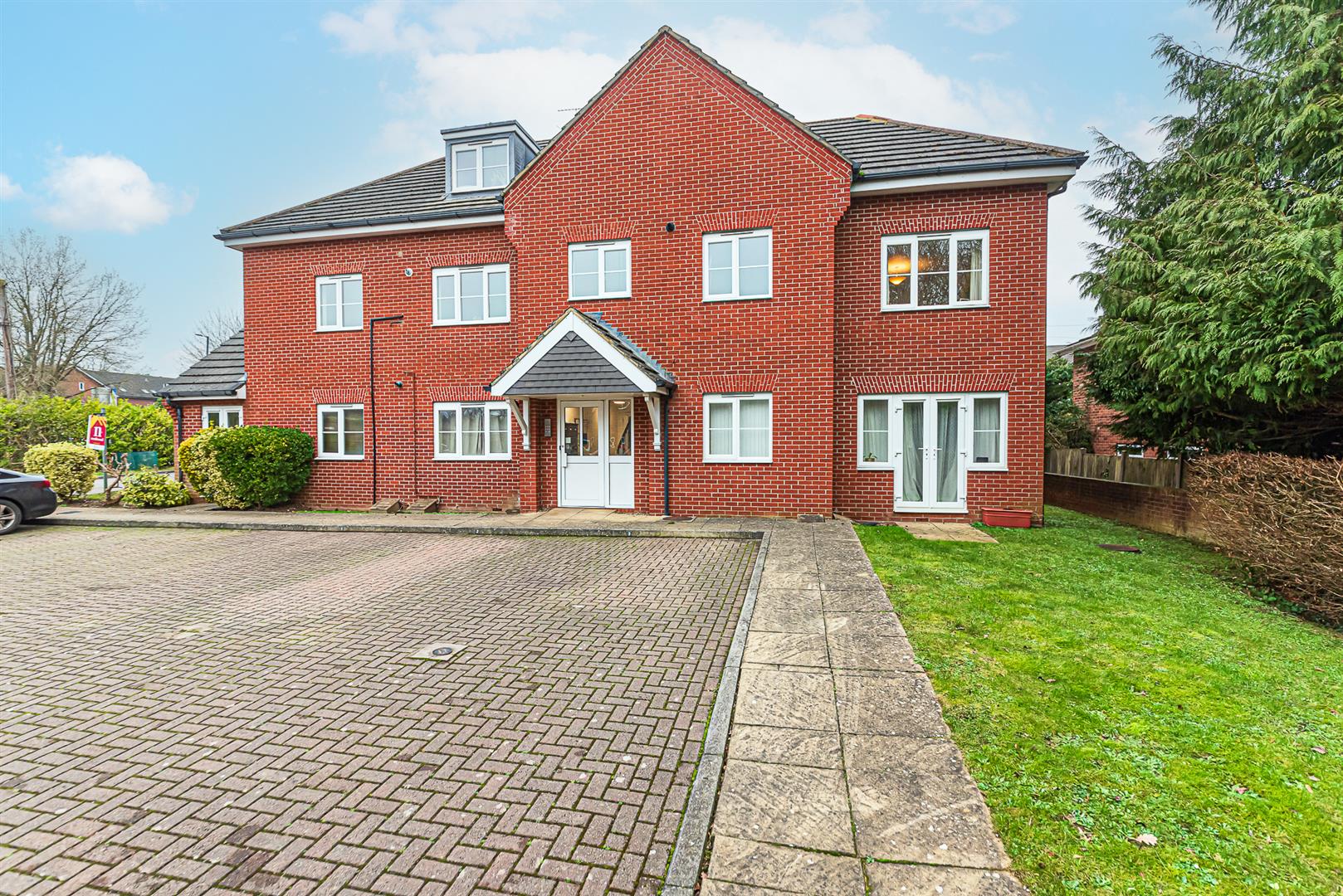 St. Francis Close, Crowthorne, Berkshire, RG45 6DF