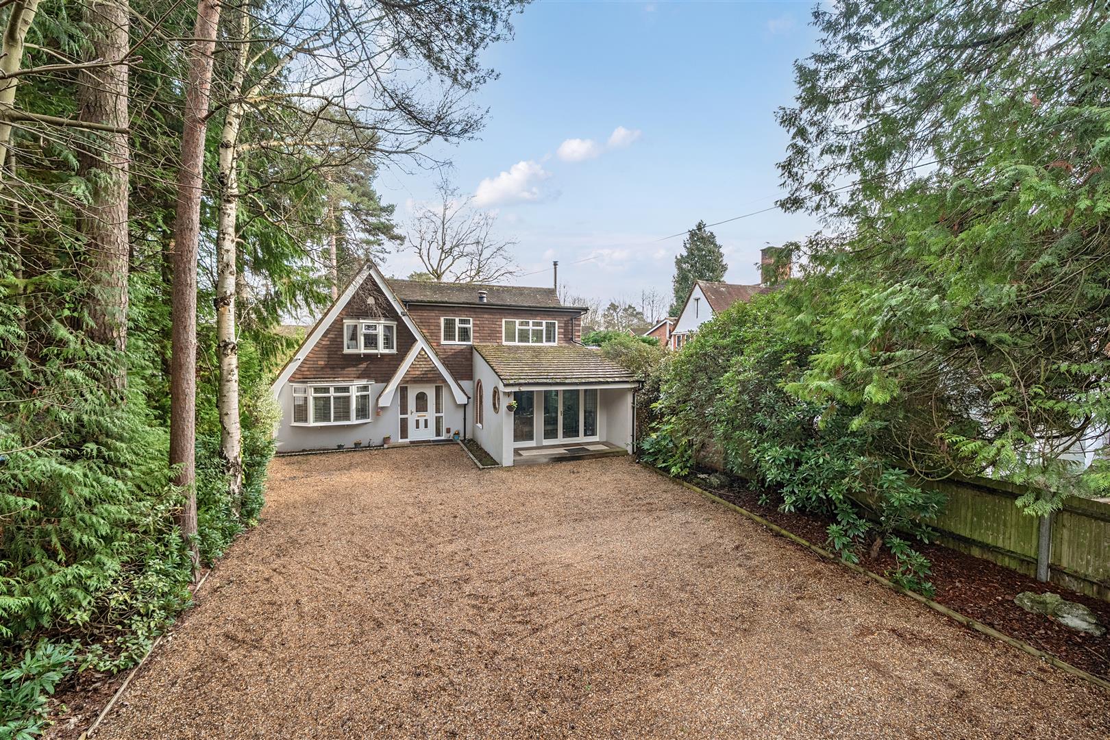 Lower Wokingham Road, Crowthorne, Berkshire, RG45 6DB